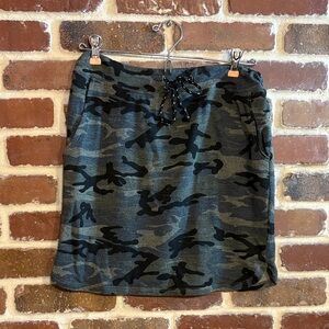 Sundry Green Camo Skirt size 0, xs